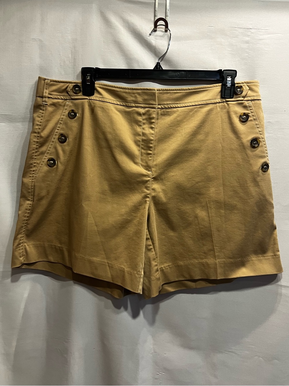 Chico's Khaki Shorts Button Detail Stretch Size 3.5 (18)